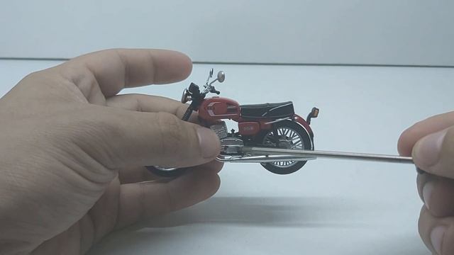 CZ-350/472 Масштабная модель 1:24 / НАШИ МОТОЦИКЛЫ №8 / MODIMIO "ЧИЗА" смотреть онлайн