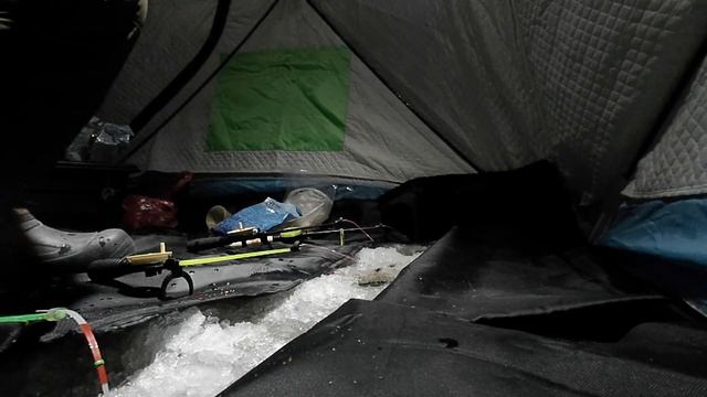 Карась у дома!! Первая зимняя рыбалка!!! 2021г смотреть онлайн