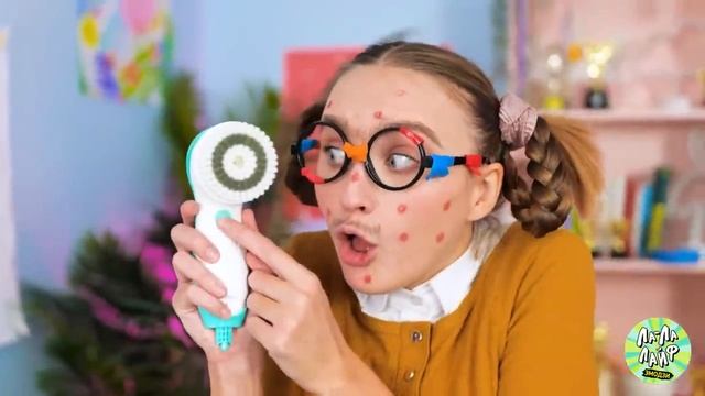 Экстремальное преображение с ДЛИННЫМИ НОГТЯМИ! Как стать КОРОЛЕВОЙ ШКОЛЫ от Ла-Ла Лайф Эмодзи смотреть онлайн