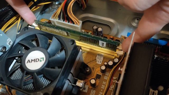 Непрерывные короткие сигналы при включении компьютера Gigabyte GA-H61M-S2PV Биос AMI EFI BIOS смотреть онлайн