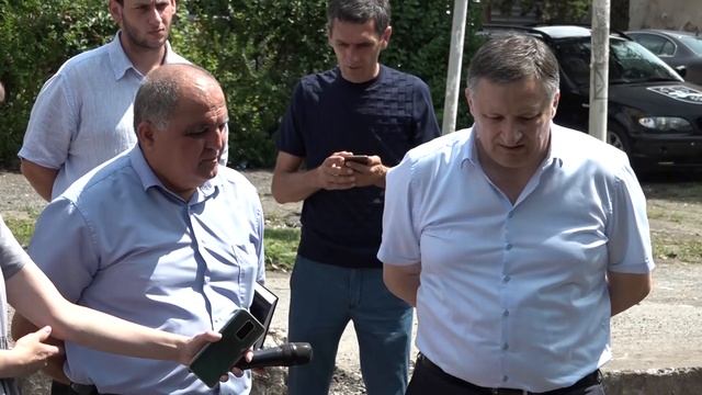 Мэр Сухума Беслан Эшба проинспектировал работы по укладке ливневого трубопровода на трех улицах смотреть онлайн