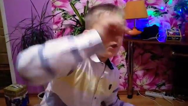 Всем привет,меня зовут Артём мне 9 лет. Поэтому если хотите следущие видео,то давайте наберём 10 ❤ смотреть онлайн