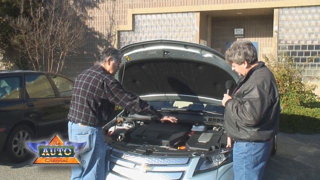 Chevrolet Volt Reviewed by the Father of the Plug-In Hybrid смотреть онлайн