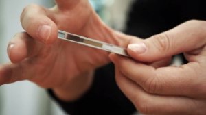 Монтаж микроплинтуса