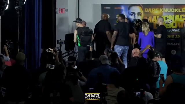 Артём Лобов ввязался в драку из-за Российского флага. смотреть онлайн