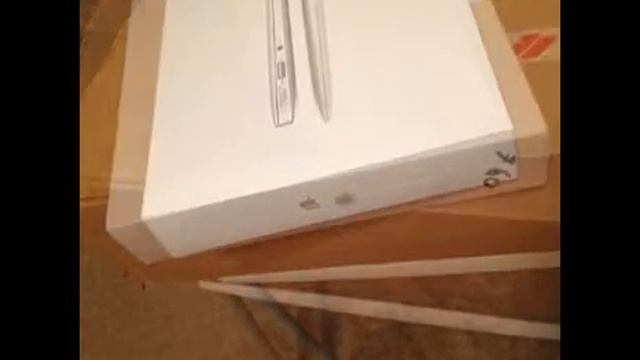 Apple MacBook Air MD760LL/B 13.3-Inch Laptop