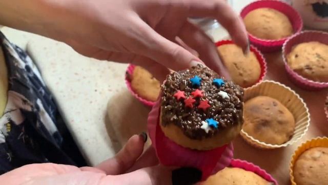 ВЛОГ/ Готовим МАФФИНЫ/Очень вкусный КОКТЕЙЛЬ/НАШЛИ ЗАБРОШКУ В ЛЕСУ/ Катаемся на КВАДРОЦИКЛЕ/ VLOG # смотреть онлайн
