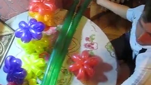 Flowers from balloons Цветы из шариков (Ромашка из воздушных шаров) 2 смотреть онлайн