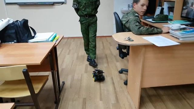 Урок 7 Экзамен, робот сам выезжает из класса.mp4 смотреть онлайн