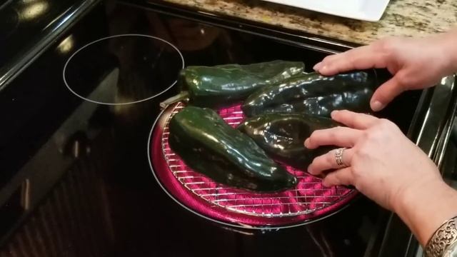 STOP STRUGGLING! | See How I've Always Cleaned, Roasted And Peeled Poblano Peppers ❤ смотреть онлайн