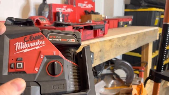$600 Milwaukee 3 Plane Laser Level смотреть онлайн