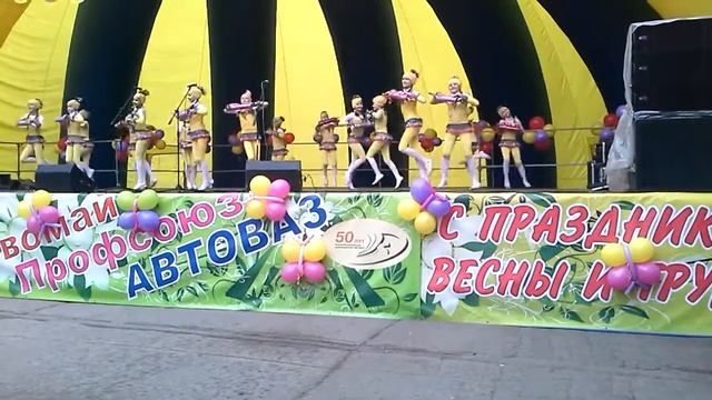 Парк победы 1 мая танцуют карамельки Кредо смотреть онлайн