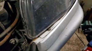 Шевроле Нива, Треш установка ламп в ПТФ