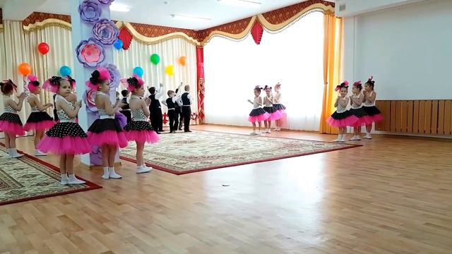 Сборник классных танцев к празднику 8 марта🌷 Утренник 8 марта в детском саду! смотреть онлайн