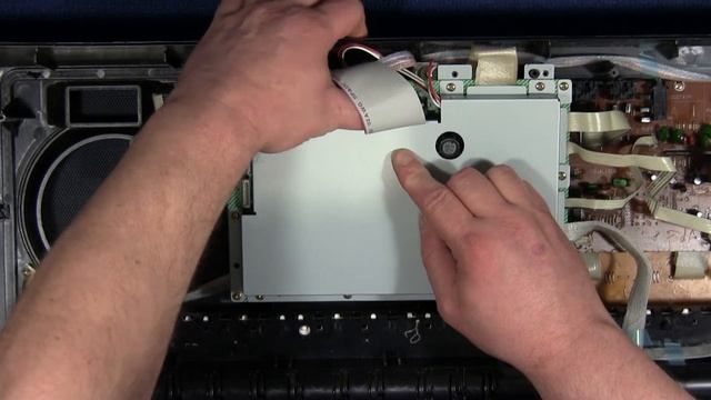 Installing in the synthesizer Yamaha the floppy emulator, part 2 смотреть онлайн