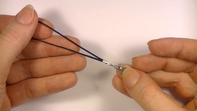 Шнурок для подвески и браслет из вощеного шнура своими руками