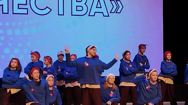 Танцует Карина- Чичак-бала. "Парадокс" город Курган. смотреть онлайн