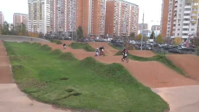 BMX Race 3 этап кубка Москвы - 1 мото 3 13-14 лет девочки.MTS смотреть онлайн