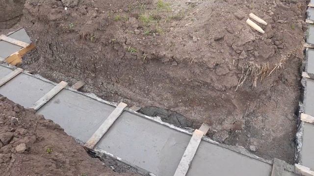 Залили ленту под сборно-монолитный фундамент. Часть1. z273 смотреть онлайн