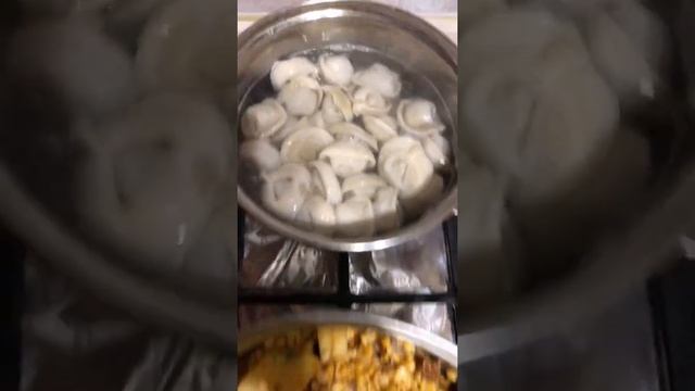 Гороховый суп и пельмени. смотреть онлайн