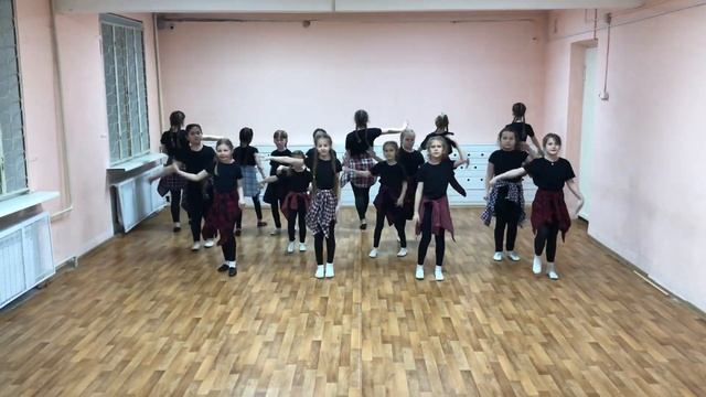 Коллектив эстрадного танца «Счастливое детство», танец в стиле ВОГ смотреть онлайн