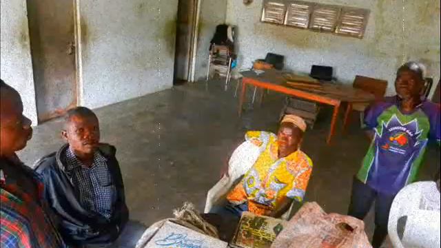 " Amos Kofi Roger et Les Volcans - Trinsé " смотреть онлайн