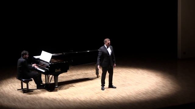 Fernando Piqueras, Barítono-Extractos Arias смотреть онлайн