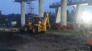 Экскаватор-погрузчик LOVOL FLB468 в работе