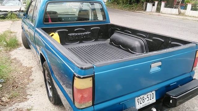 1990 Mazda B2200 смотреть онлайн