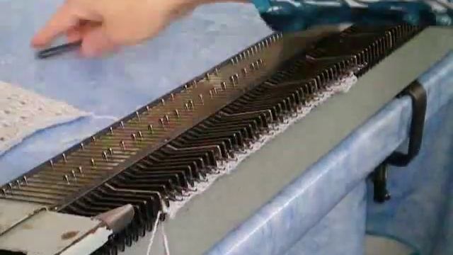 Вязание ажурных узоров на вязальной машине Нева-2 смотреть онлайн