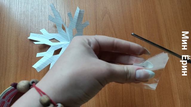 Трафарет снежинки / Раскрашивание окон пастой смотреть онлайн