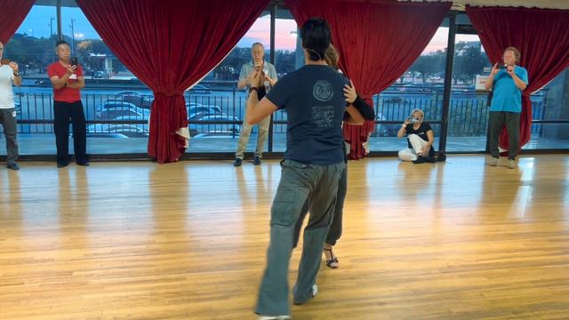 Triple-step amague for leaders and follower decoration: Advanced Tango Class w/ George & Jairelbhi смотреть онлайн