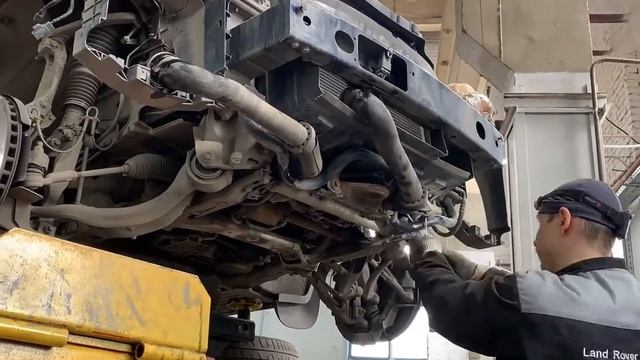 Профилактику радиаторов Range Rover Vogue 2013 перед летним сезоном