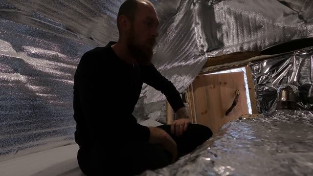 КРОХОТНАЯ ИЗБУШКА ПРИЮТИЛА НА НОЧЬ | КОПАЮ ЯМУ ПОД БАНЮ! смотреть онлайн