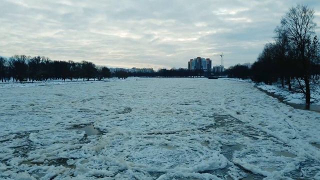 ЗИМНИЙ ЛЕДОХОД НА ДНЕПРЕ / СИЛА И МОЩЬ ВОДНОЙ СТИХИИ смотреть онлайн