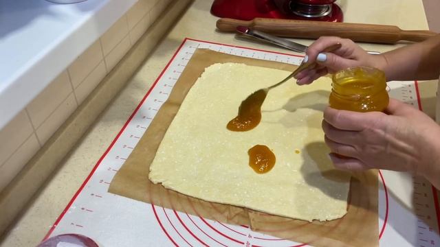 Творожная косичка с джемом и изюмом ☕️ смотреть онлайн