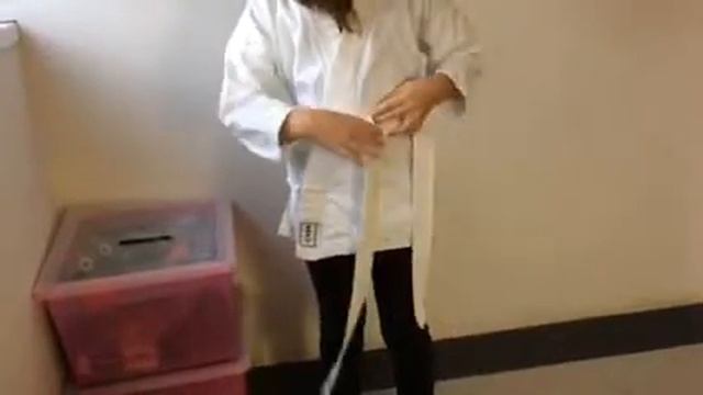 Видео урок. Как завязывать пояс на кимоно. смотреть онлайн