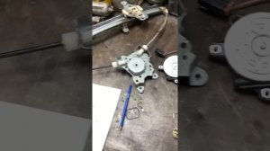 Ниссан Альмера не работает водительский стеклоподъемник.Ремонт мотора