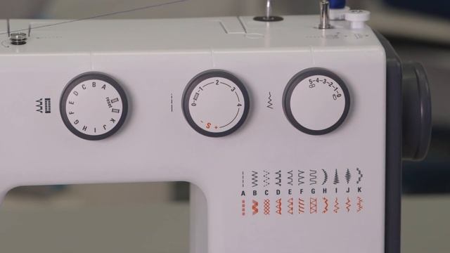 b35 Tutorial – Selecting and sewing stitches (2/7) смотреть онлайн