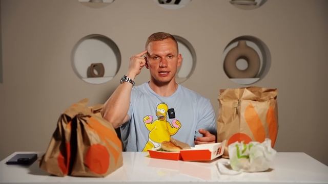 РЕАЛЬНО ли ПРАВИЛЬНО питаться во «ВКУСНО и ТОЧКА»?! / Обзор на меню из «Вкусно и точка» смотреть онлайн