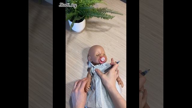 Как сшить платье на куклу без выкройки. Dress for a doll without a pattern смотреть онлайн