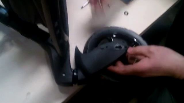 Výmena predného kolieska na kočíku Concord Fusion смотреть онлайн