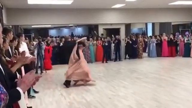 Лев Сурат и Кристина Шевченко исполняют Венский вальс | Весенний бал науки и знаний смотреть онлайн