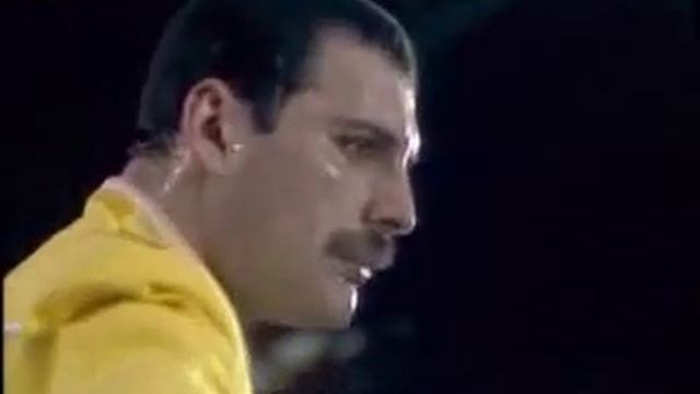 Queen.Live at Wembley stadium.Супер распевка смотреть онлайн