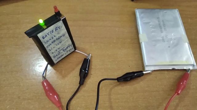 battery level indicatorمؤشر شحن بطاريات الليثيوم..بسيط و سهل التركيب смотреть онлайн