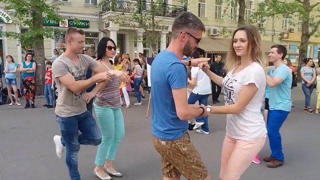 Бачата под открытым небом! Open Air от студий социальных танцев города Николаев смотреть онлайн