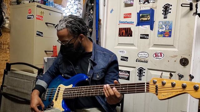 when "Blue 1996 fender dlx)cheers up her father,but leaves me blu смотреть онлайн