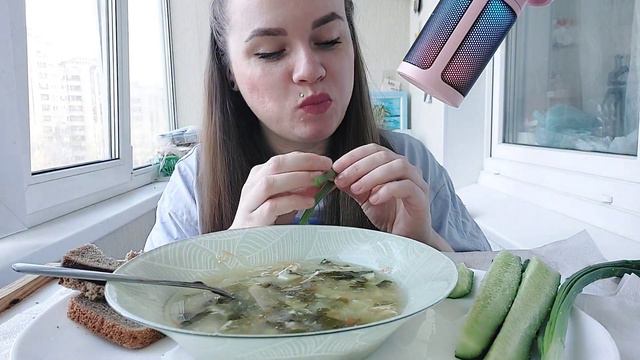 Мукбанг щавелевый суп, зелёный лук и огурчики _ Всё простенько и вкусно #мукбанг #фудблогер смотреть онлайн