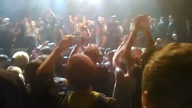 Exploited 5.02.2016 кидание вентилятора в танцпол смотреть онлайн