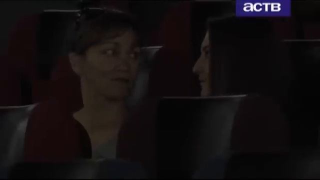 Южно-сахалинский романтик сделал своей девушке предложение руки и сердца в кинотеатре смотреть онлайн